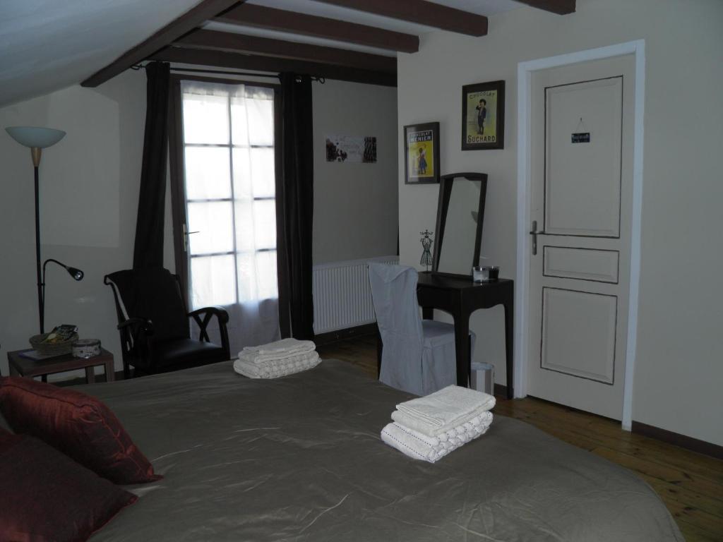 Chambres D'Hotes La Vigneronne Senouillac Rum bild